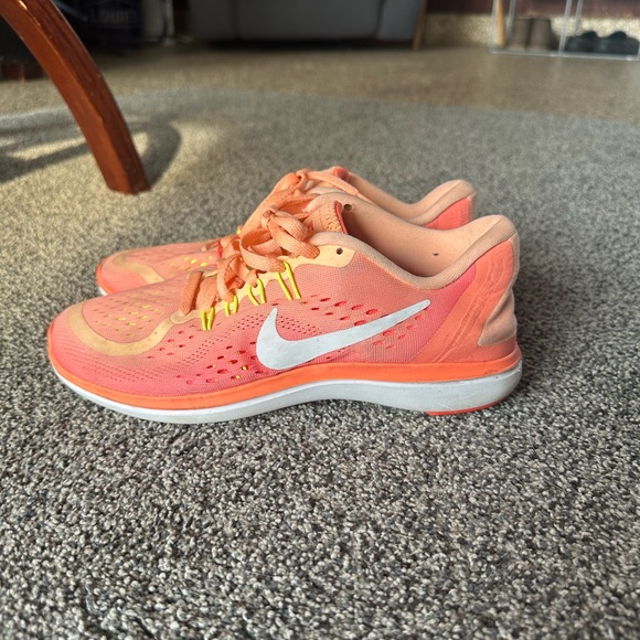 Nike Women's Flex Run Sneakers - Picture 1 of 7